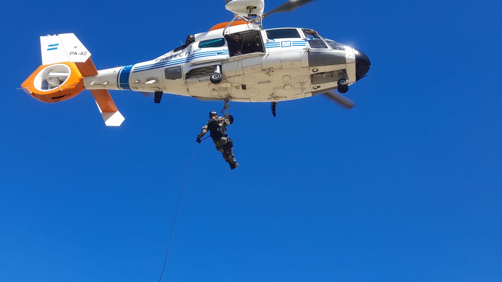 Fotografías: cortesía de la Agrupación Fuerzas Especiales Albatros – Prefectura Naval Argentina.
