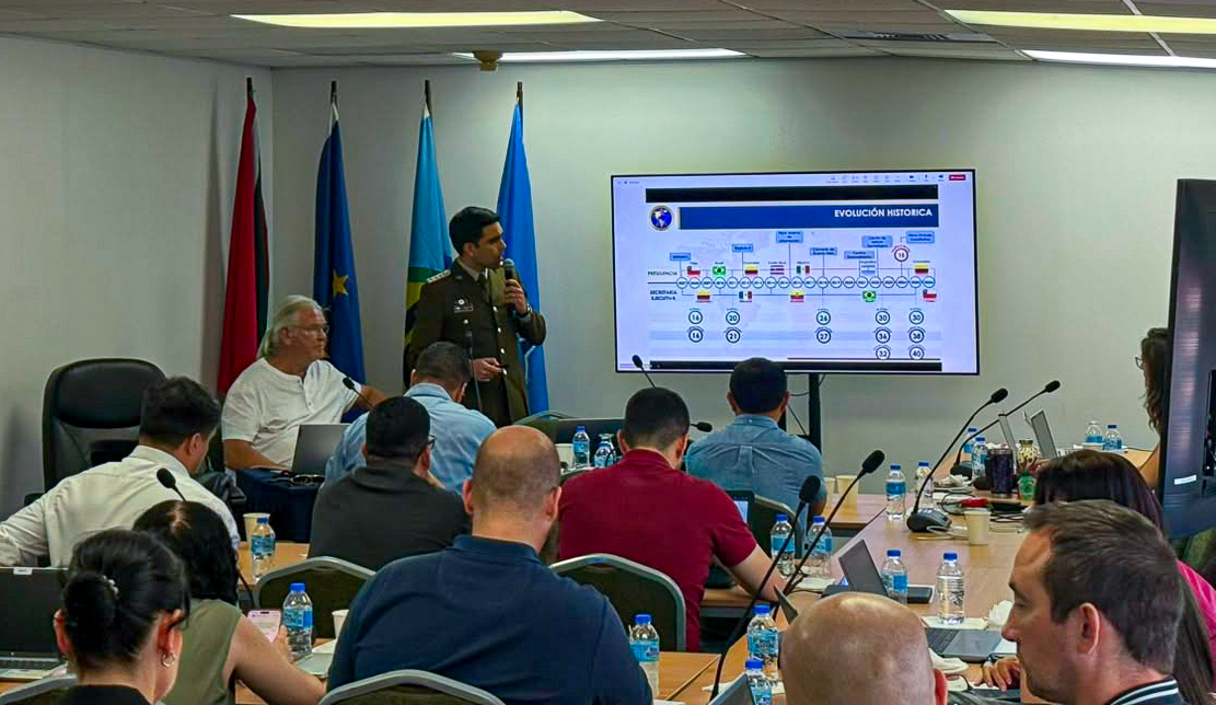 Capitán Camilo Gaete León, Coordinador de la Sección de Operaciones, presentó el modelo de cooperación
