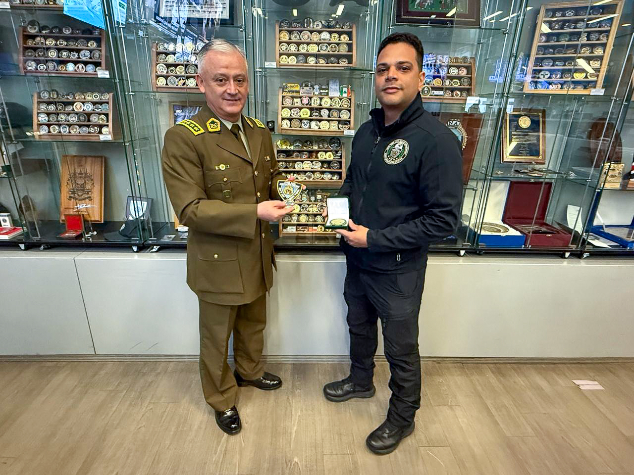 Esta visita reafirma el compromiso de AMERIPOL con el fortalecimiento de alianzas estratégicas