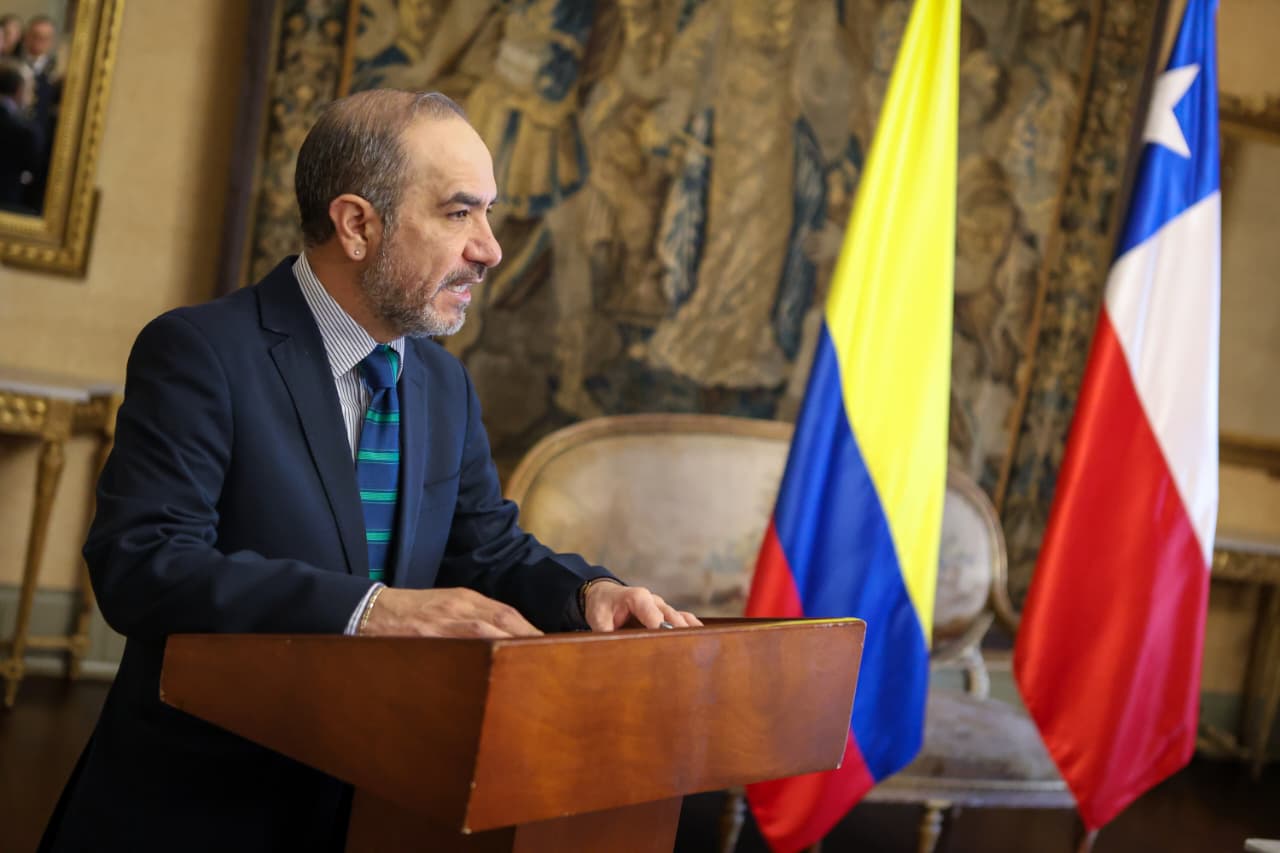 El doctor Jhon Jairo Camargo Motta destacó el papel de Colombia como Estado depositario del Tratado Constitutivo de AMERIPOL durante la ceremonia realizada en el Palacio San Carlos.