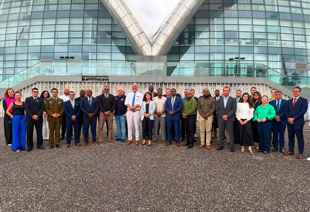 AMERIPOL presenta su modelo de cooperación policial durante encuentro internacional de seguridad en Trinidad y Tobago