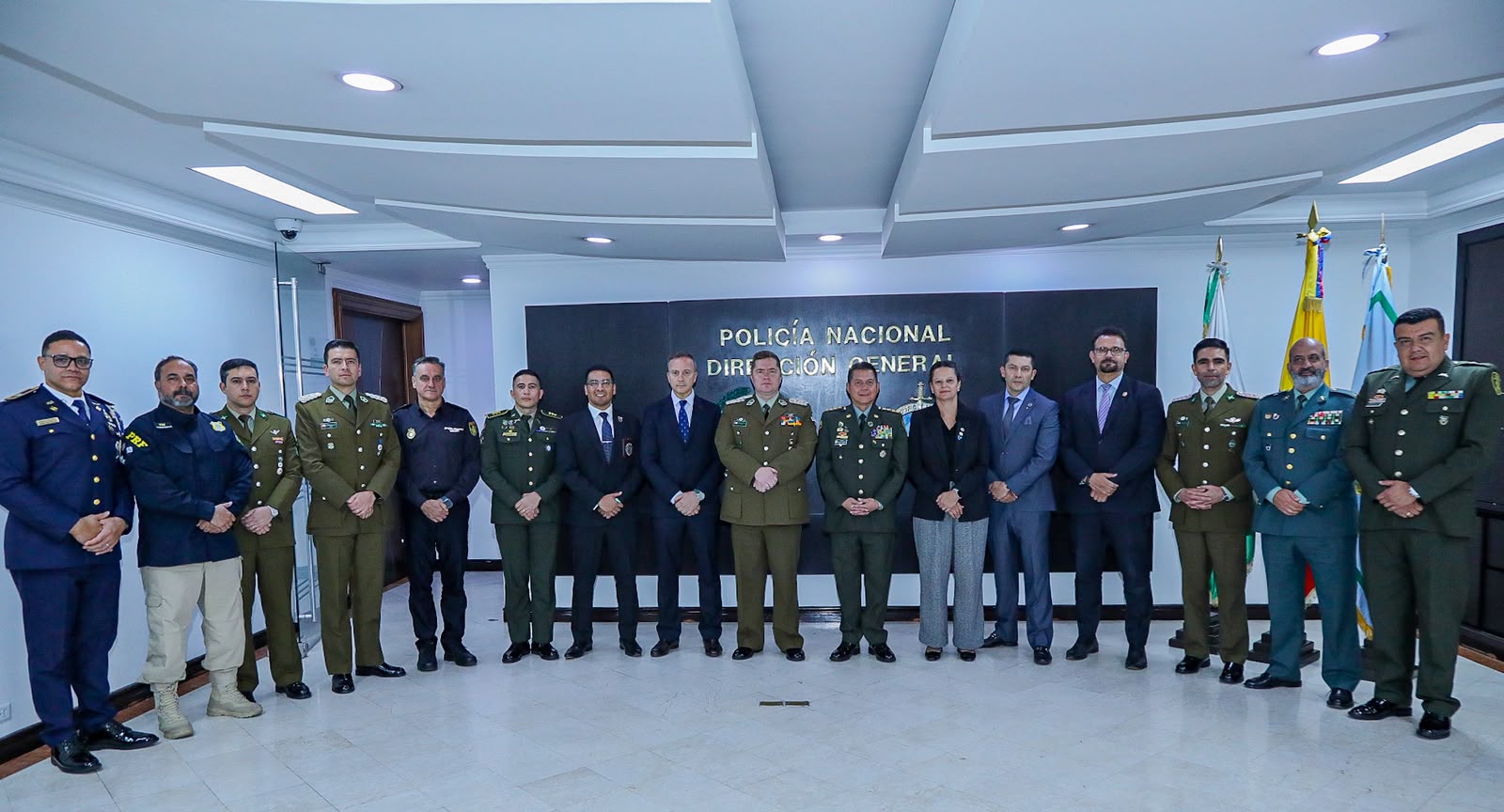 Presidente de AMERIPOL fortalece la cooperación policial internacional con Oficiales de Enlace acreditados ante la Organización